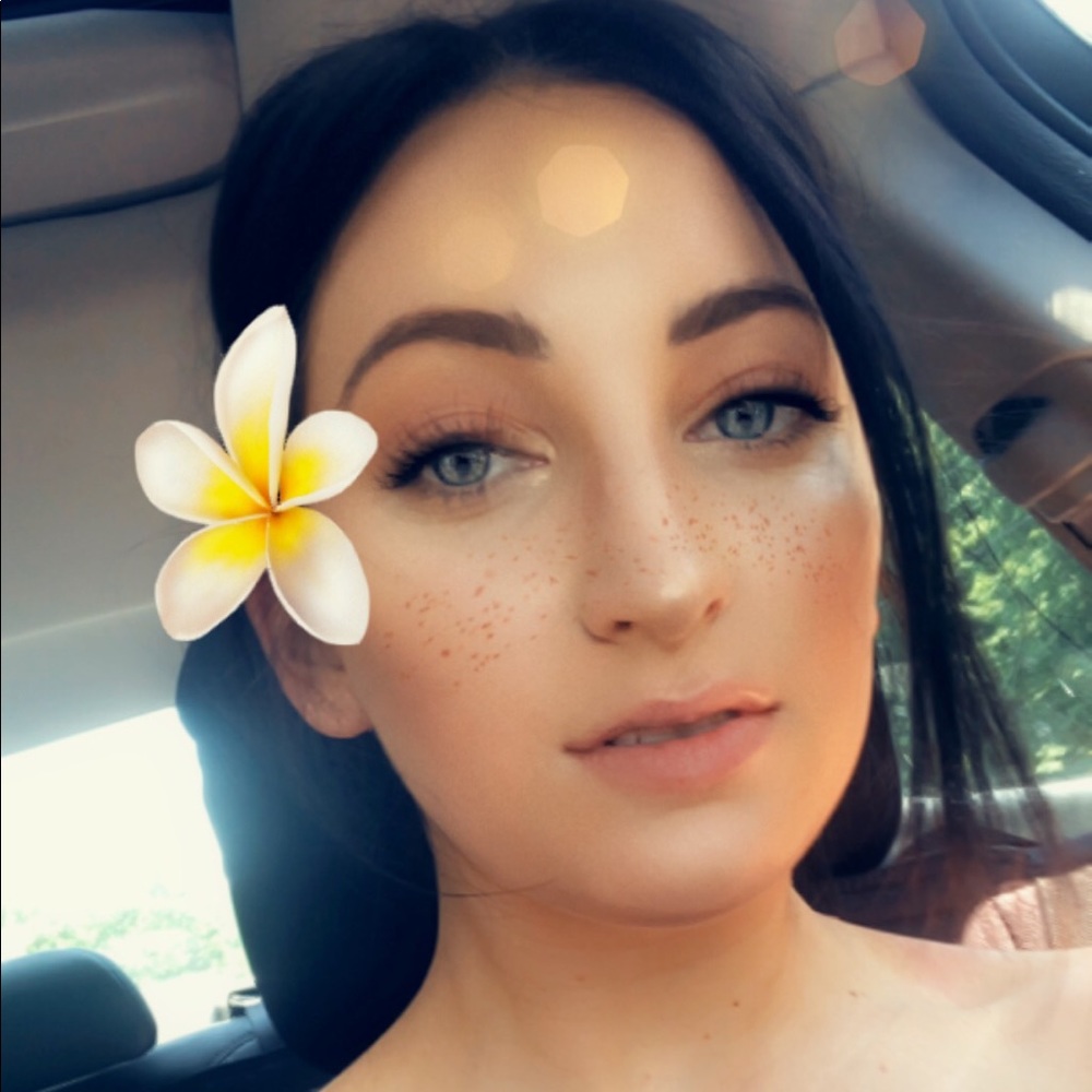 Meet your Posher, Nina